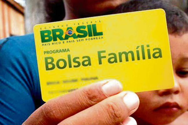 Data: 27/05/2016 - Cartão do Bolsa Família,  Programa Social do Governo - Editoria: Economia - Foto: - GZ