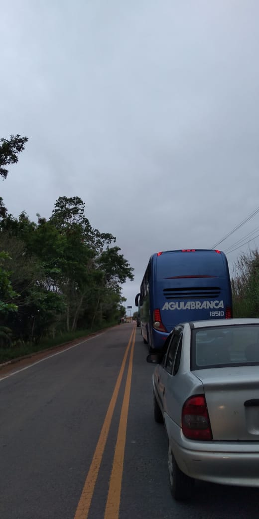 Manifestantes fecham a Rodovia ES-010 entre Fuindão e Aracruz por Internauta