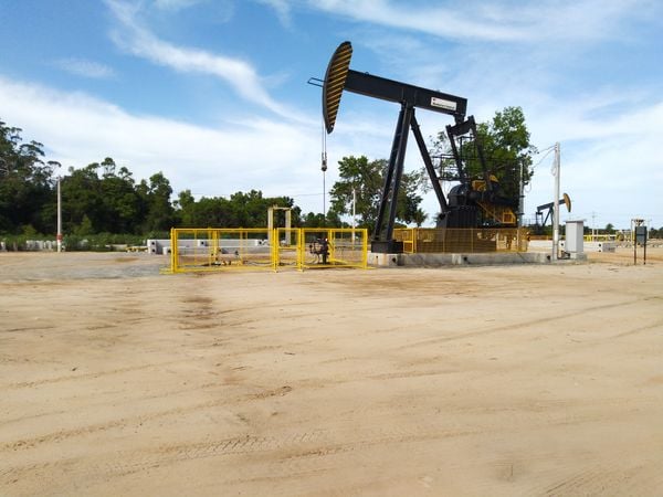 Poço de petróleo no campo terrestre de Fazenda Alegre, da Petrobras, em Jaguaré
