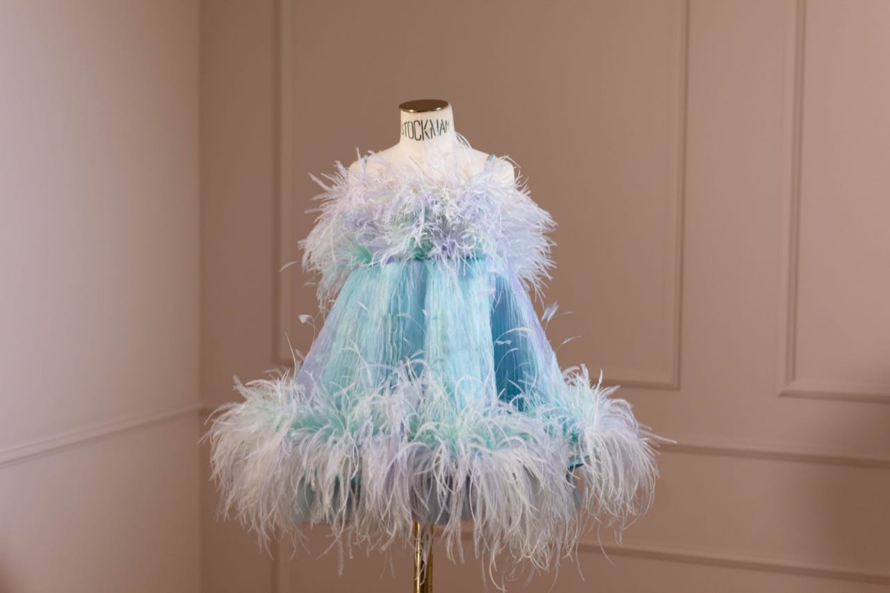 A roupa de Zoe, filha de Sabrina Sato e Duda Nagle, feita sob medida e exclusividade por ateliê de luxo do Espírito Santo para a festa de um ano da bebê