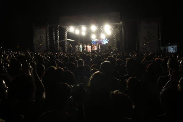 Capixabas na Praça do Papa no show do Silva com a Maria Gadu na noite desta terça-feira (10) por Carlos Alberto Silva