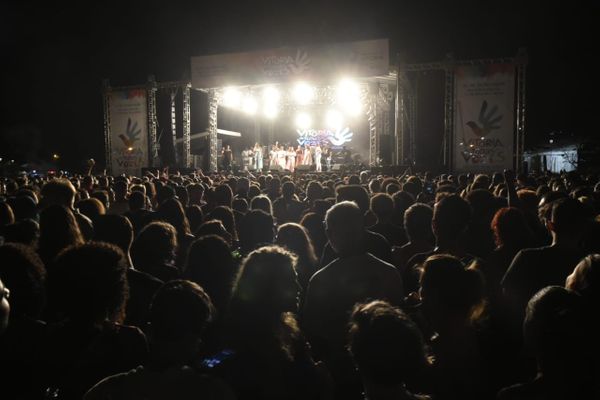 Capixabas na Praça do Papa no show do Silva com a Maria Gadu na noite desta terça-feira (10) por Carlos Alberto Silva
