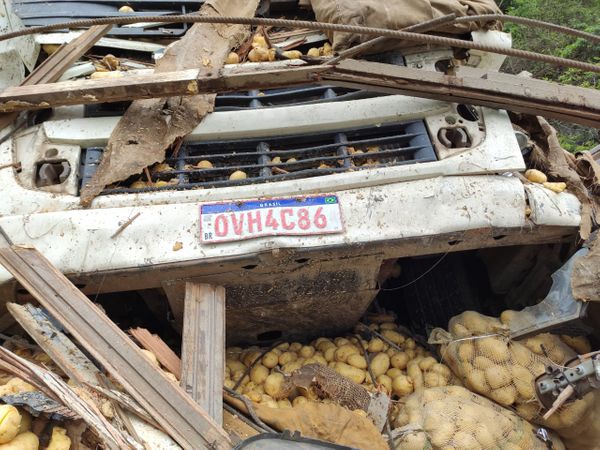 Grave acidente com morte interdita BR 262 em Conceição do Castelo por Redes Sociais