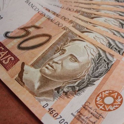 O benefício, que ganhou o apelido de “coronavoucher” foi aprovado na Câmara dos Deputados na quinta-feira (26) e deve ser votada pelo Senado na próxima semana