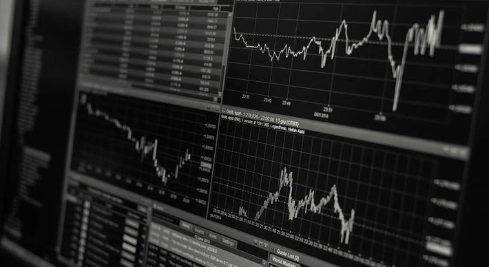 O giro financeiro totalizou R$ 27,5 bilhões e, no mês, as perdas de setembro, faltando dois dias para o encerramento do mês, chegam a 4,73%, voltando a superar as de agosto (-3,44%)