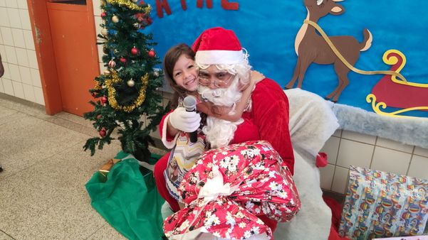 Crianças receberam presentes do Papai Noel dos Correios nesta quarta-feira (11) em Nova Almeida, na Serra por José Carlos Schaeffer