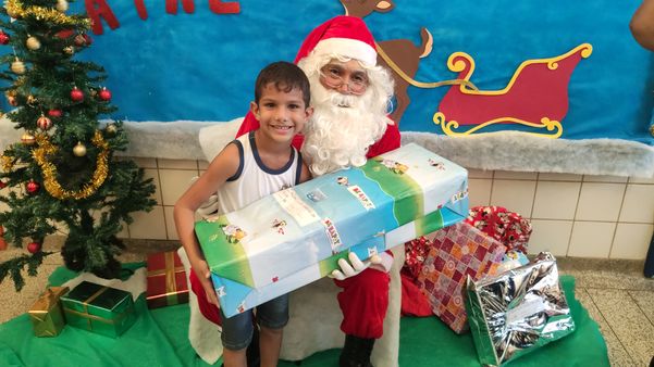 Crianças receberam presentes do Papai Noel dos Correios nesta quarta-feira (11) em Nova Almeida, na Serra por José Carlos Schaeffer