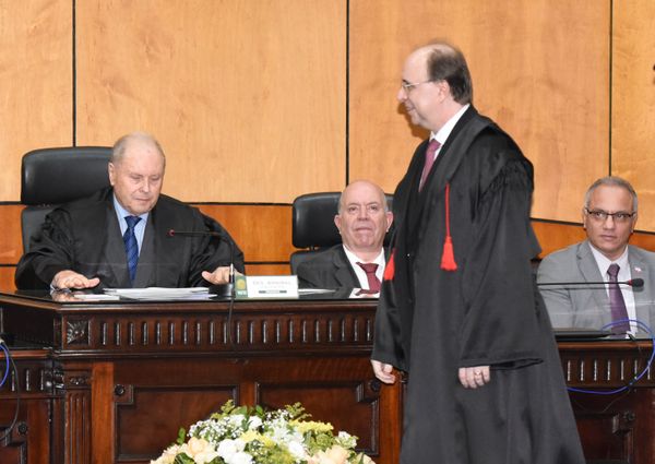 Desembargador Samuel Meira Brasil Junior tomou posse como presidente do TRE-ES por Carlos Alberto Silva