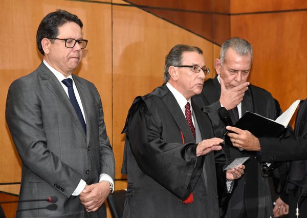 Procurador-Geral de Justiça, Eder Pontes e desembargador Carlos Simões, empossado como vice-presidente do TRE-ES por Carlos Alberto Silva