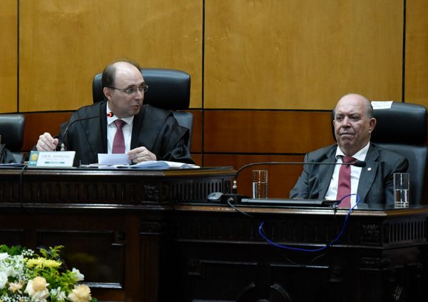 Desembargador Samuel Meira Brasil Junior, empossado como presidente do TRE-ES, e desembargador Sérgio Gama, presidente do TJES por Carlos Alberto Silva