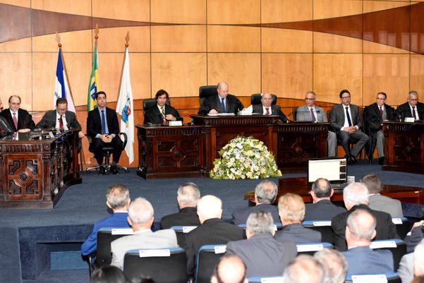 Plenário do TRE-ES durante posse do desembargador Samuel Meira Brasil Junior como presidente  por Carlos Alberto Silva