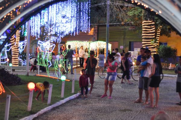 Decoração de Natal de Guaçuí faz sucesso no Caparaó por Leo Ola