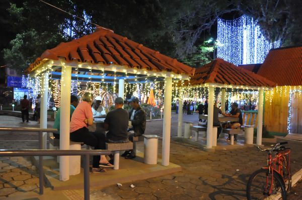 Decoração de Natal de Guaçuí faz sucesso no Caparaó por Leo Ola
