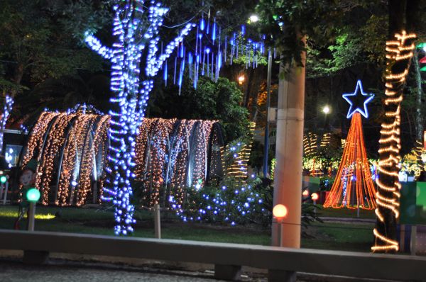 Decoração de Natal de Guaçuí faz sucesso no Caparaó por Leo Ola