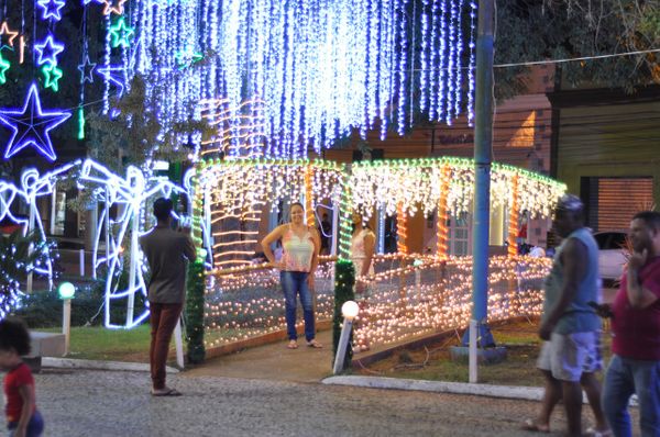 Decoração de Natal de Guaçuí faz sucesso no Caparaó por Leo Ola