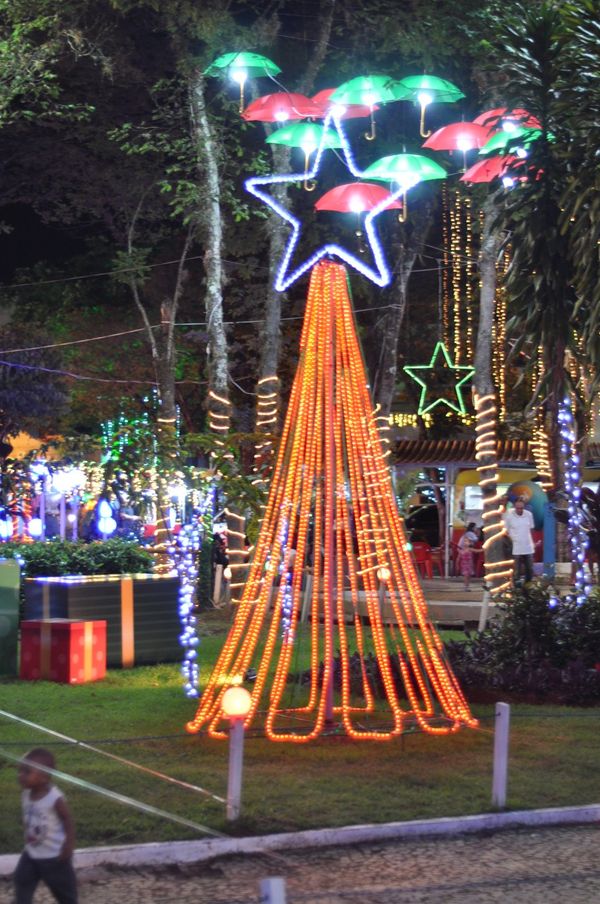 Decoração de Natal de Guaçuí faz sucesso no Caparaó por Leo Ola