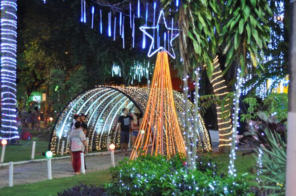 Decoração de Natal de Guaçuí faz sucesso no Caparaó por Leo Ola