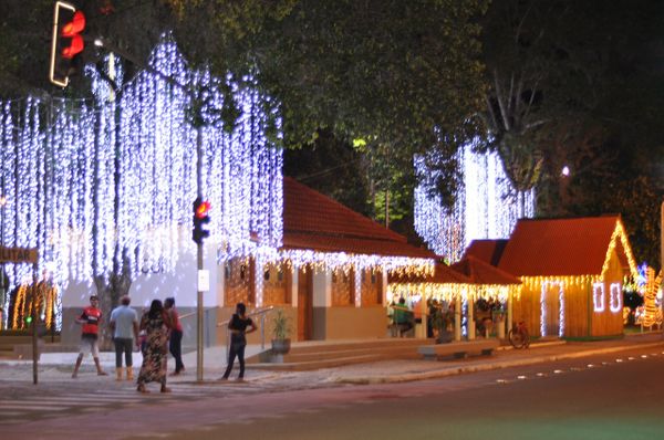 Decoração de Natal de Guaçuí faz sucesso no Caparaó por Leo Ola