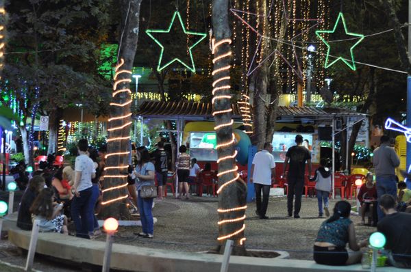 Decoração de Natal de Guaçuí faz sucesso no Caparaó por Leo Ola