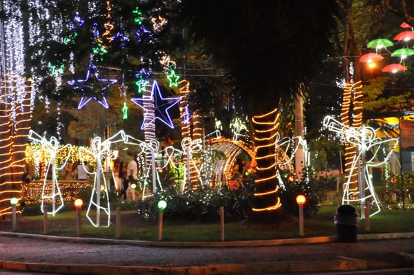 Decoração de Natal de Guaçuí faz sucesso no Caparaó por Leo Ola