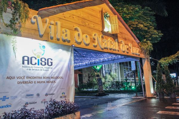 Decoração de Natal de Guaçuí faz sucesso no Caparaó por Leo Ola