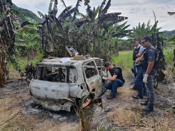 Carro de motorista de aplicativo é queimado durante sequestro por Isaac Ribeiro
