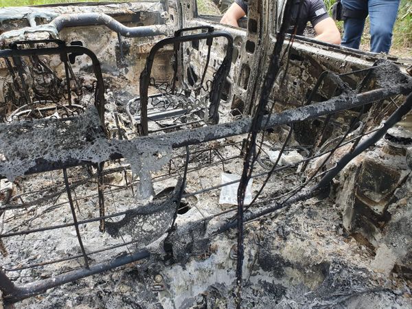 Carro de motorista de aplicativo é queimado durante sequestro por Isaac Ribeiro