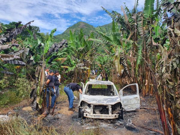 Carro de motorista de aplicativo é queimado durante sequestro por Isaac Ribeiro