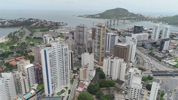 12/12/2019 - Vitória - ES - Mercado imobiliário - Vista aérea de prédios de Vitória - Enseada do Suá