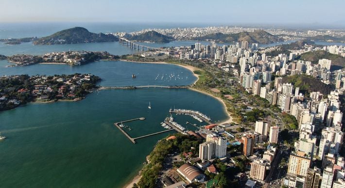 PIB capixaba deve expandir mais que o do Brasil. Mas segunda onda da Covid-19 preocupa