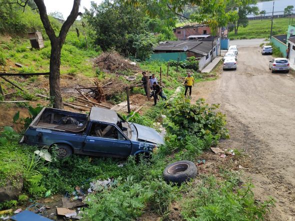 Acidente em Bubu, Cariacica, onde carro caiu em valão e matou criança por Isaac Ribeiro