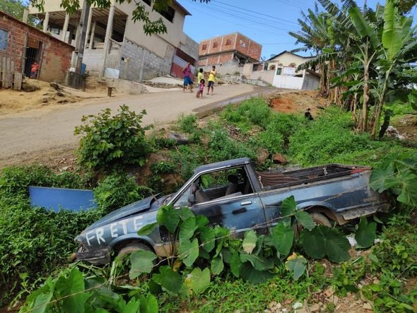 Acidente em Bubu, Cariacica, onde carro caiu em valão e matou criança por Isaac Ribeiro