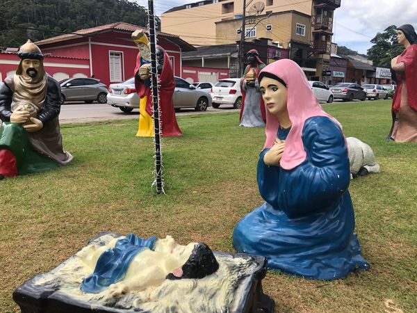 Presépio em tamanho real na pracinha de Marechal Floriano por Montanhas Capixabas