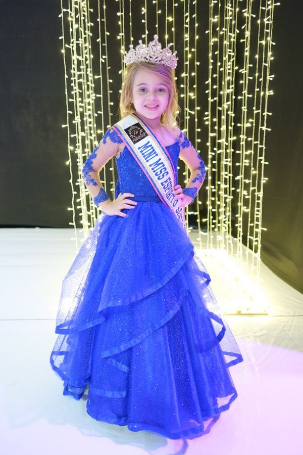 16/12/2019 - De Guarapari, Lara Rodegheri, 6, foi eleita Mini Miss Espírito Santo 2020. Crédito: Camilla Baptistin