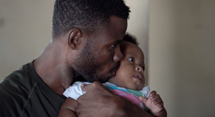 A mulher dá à luz, mas o pai é aquele que apoia. Ele é o primeiro suporte da mulher e do bebê