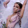 Imagem - Ariana Grande dança com novo namorado em clipe de música com Bieber