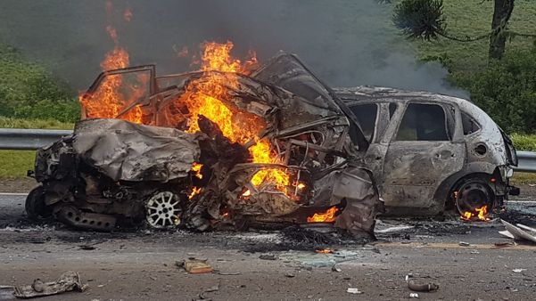 Acidente causou a morte de cinco pessoas que estavam no mesmo veículo. Crédito: PRF | Divulgação