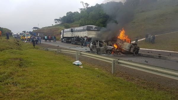 Colisão ocorreu por volta das 6h40 de sexta-feira (13) em Capão Alto, em Santa Catarina. Crédito: PRF | Divulgação