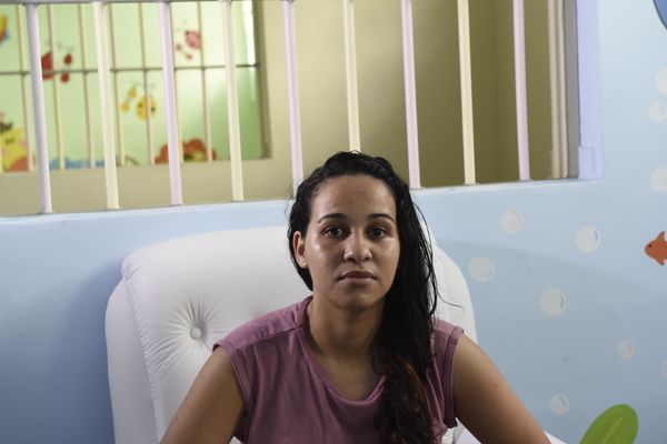 Marcela Rodrigues da Silva foi presa quando estava com um mês de gravidez. Ela se dedica a cuidar da filha dentro da penitenciária . Crédito: Vitor Jubini | A Gazeta