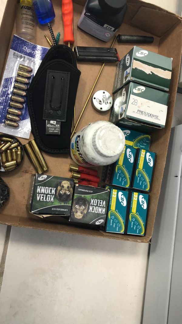 12 pessoas foram presas em uma operação da Polícia Civil por Polícia Civil