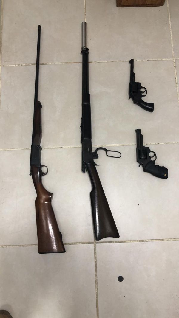 12 pessoas foram presas em uma operação da Polícia Civil por Polícia Civil