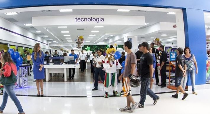 Magazine Luiza e outras grandes organizações brasileiras lançaram programas específicos para a contratação desses profissionais, que ainda são minoria dentro das corporações