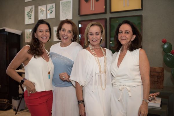 Heliene Del Esposti, Penha Nonato, Rita Garajau e Penha Daher: festejando as alegrias de 2019. Crédito: Mônica Zorzanelli