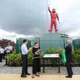 Imagem - São Paulo inaugura estátua de 4 metros de Ayrton Senna e web não perdoa