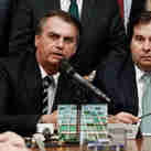 Imagem - Decisão de adiar Enem foi tomada após conversa com Maia, diz Bolsonaro