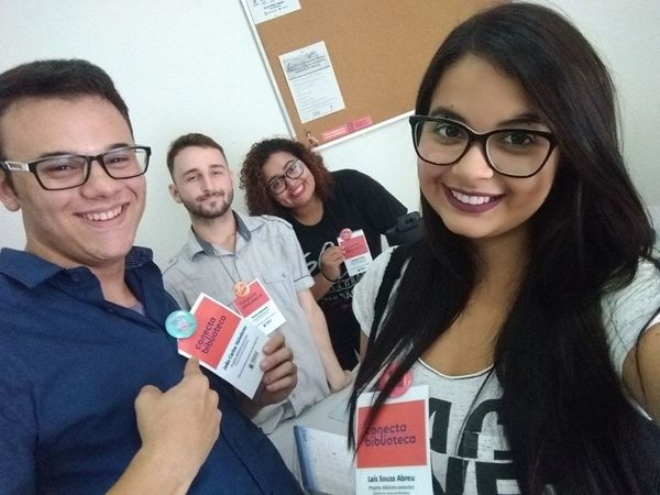 Daniela Freire, Laís Abreu, João Carlos Valadares e Paulo Machado: grupo capixaba Bibliotecamentes foi premiado como o melhor do Brasil em fazer resenhas de livro em vídeo na internet. Crédito: Reprodução/Secult
