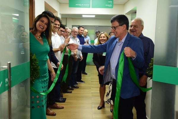 O diretor presidente da Unimed Vitória, Fernando Ronch,i e a diretora de Recursos Próprios, Karla Toribio Pimenta, em inauguração. Crédito: Divulgação/Unimed