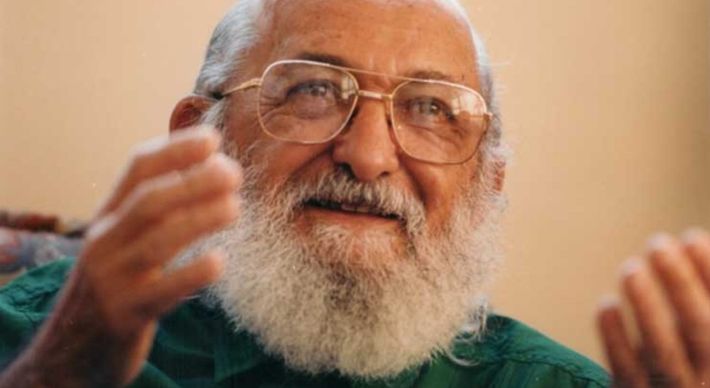 Paulo Freire não foi “doutrinador”, tampouco propagador do “comunismo”. Sua pedagogia defendia uma relação professor/aluno pautada no diálogo, no respeito aos saberes de ambos