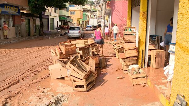 Chuva causa alagamentos em Cachoeiro por TV Gazeta Sul