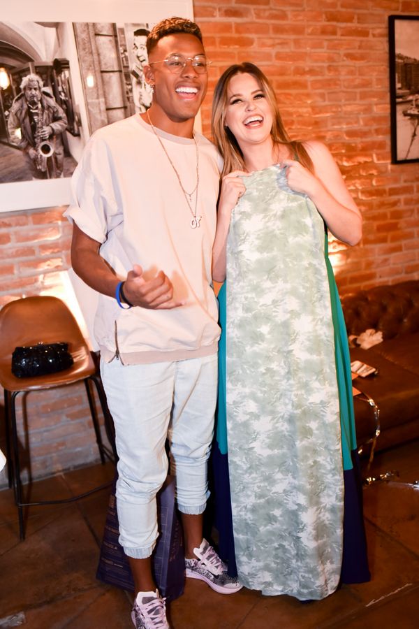 Paulo André tirou a sexóloga Virgínia Pelles e deu a ela um vestido longo por Monica Zorzanelli